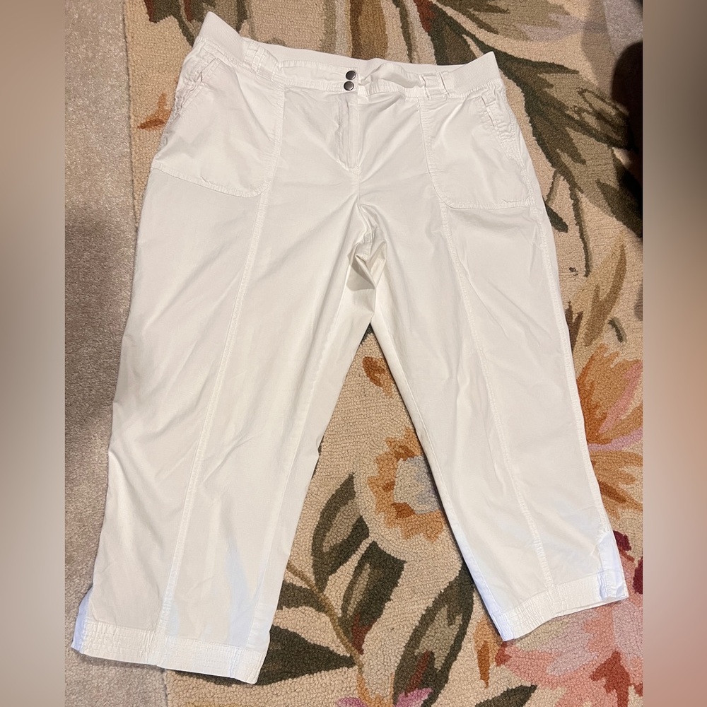 Chico’s 2.5 White Relaxed Cropped Pants seamed Front Straight Legs 4 Pockets